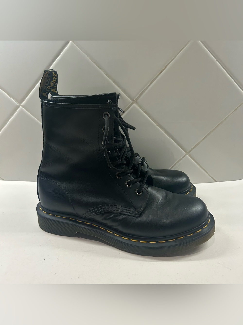 Dr. Martens 1460 Women's Size 8 Black Smooth Leather 8-Eye Boots 11821 AirWair